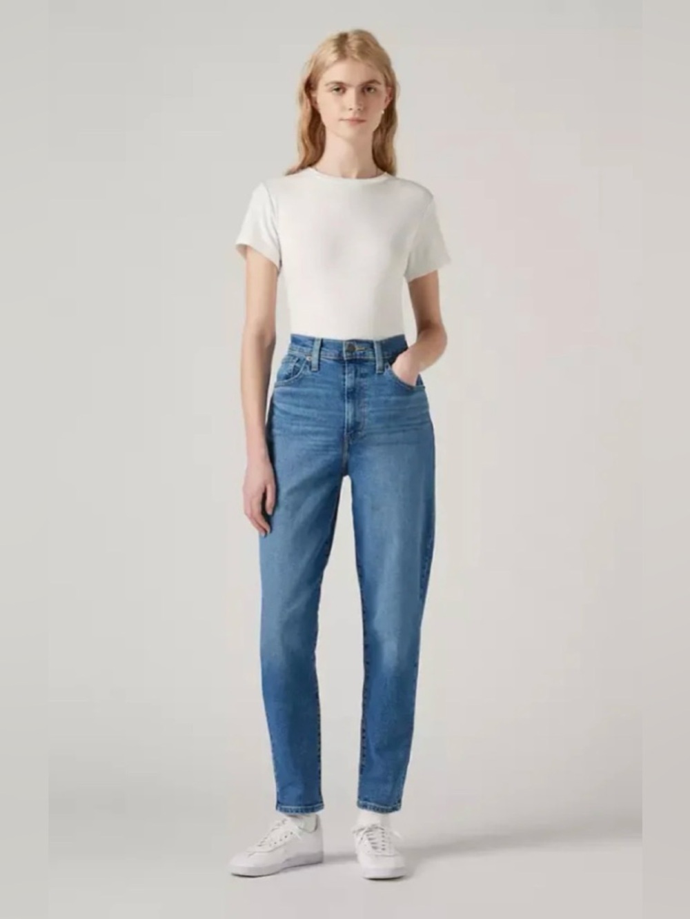Levi's Sz 29 Mid Wash Mom High Rise Relaxed Hip Leg Tapered jeans NEW WITH TAGS